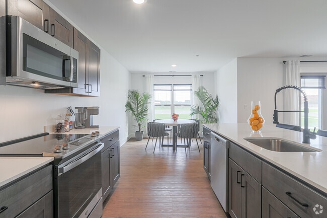1 BR, 1 BA - Kitchen