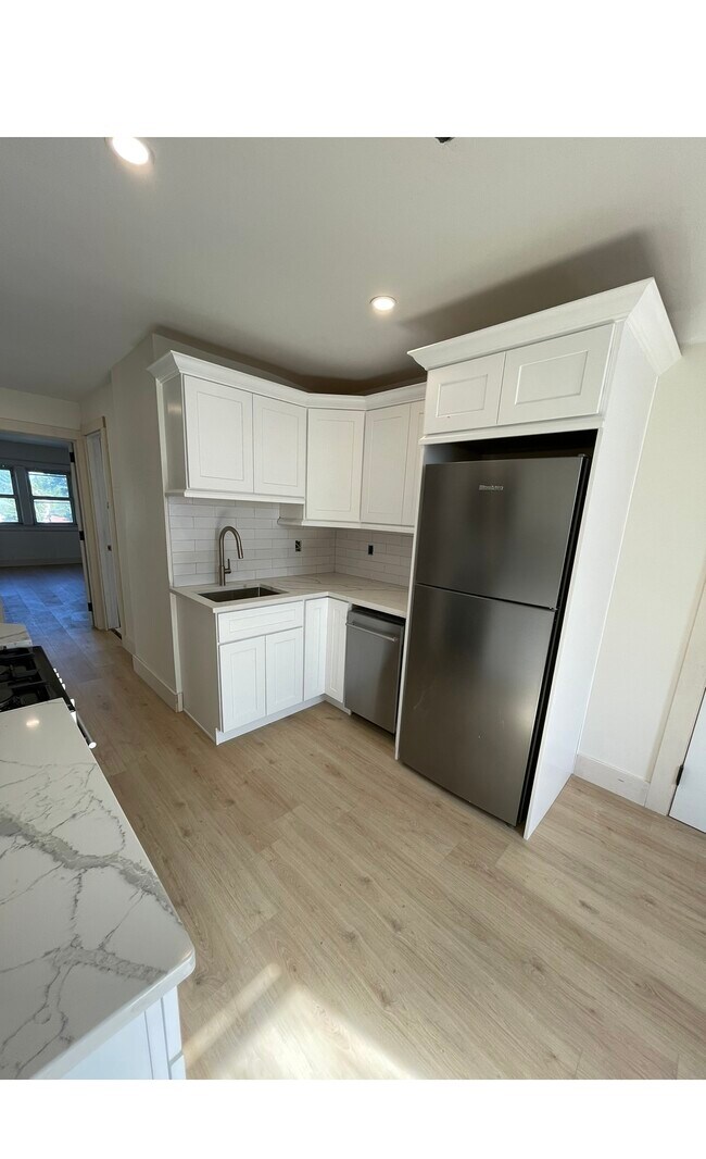 Kitchen/living - 44 Madeleine Ave Unit Apt 3