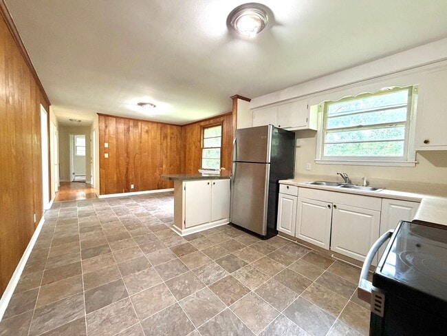 Photo - 221 Mills Dr