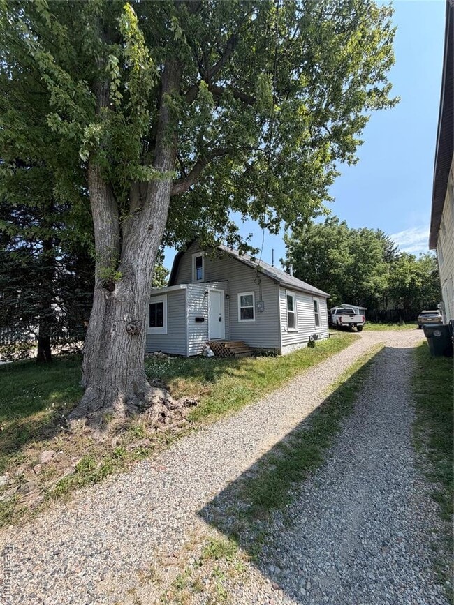Building Photo - 31 Heights Rd