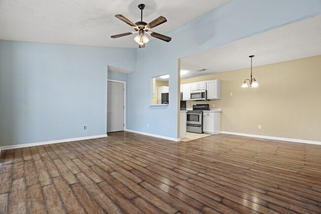 Photo - 527 3rd Loop Rd