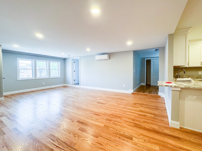 Building Photo - 58 Chestnut St Unit 2 Rental