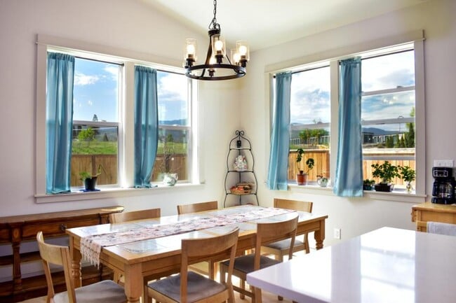 Photo - 214 Oak Crest Way