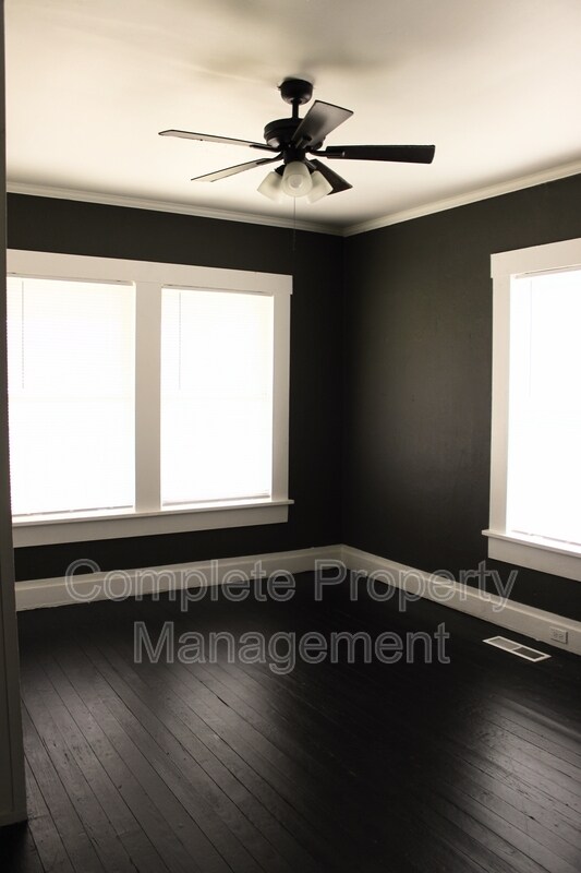 Photo - 921 4th Ave W