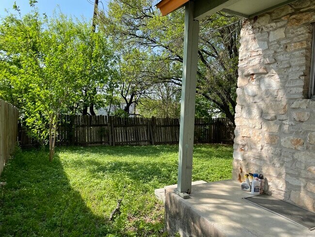 Photo - 1601 Taylor Gaines St