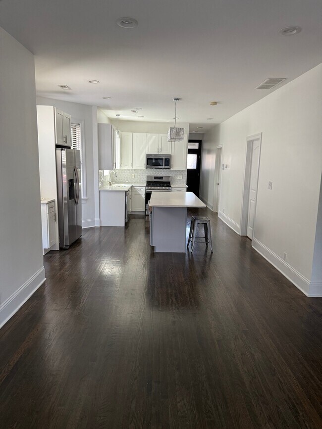 Building Photo - 3142 N Damen Ave Unit 1