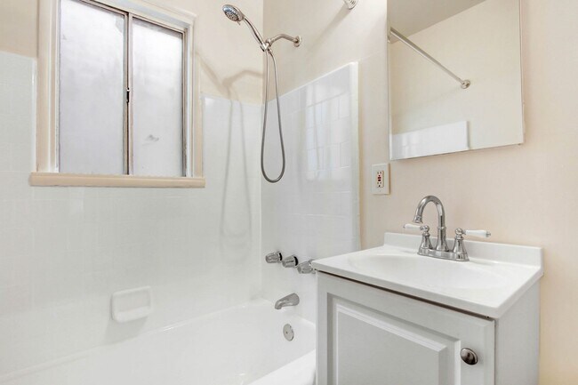 Photo - Oxford Avenue Apartments