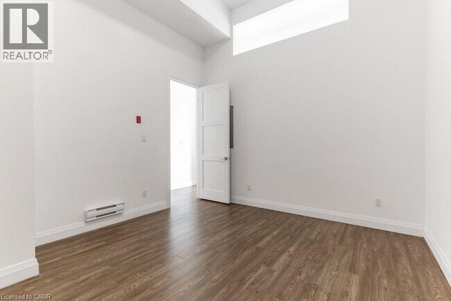 Photo - 220 Dundurn St S Unit 134