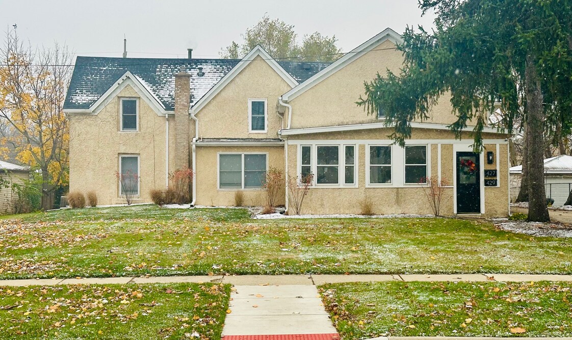 Photo - 427 Delles Rd (Wheaton, IL)