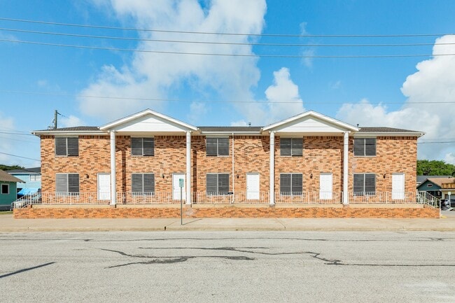 Building Photo - 711 7th St