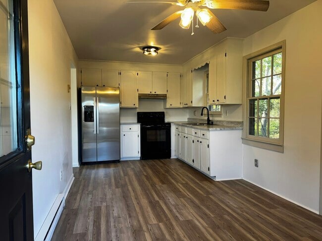 Building Photo - 102 Busbee Ct