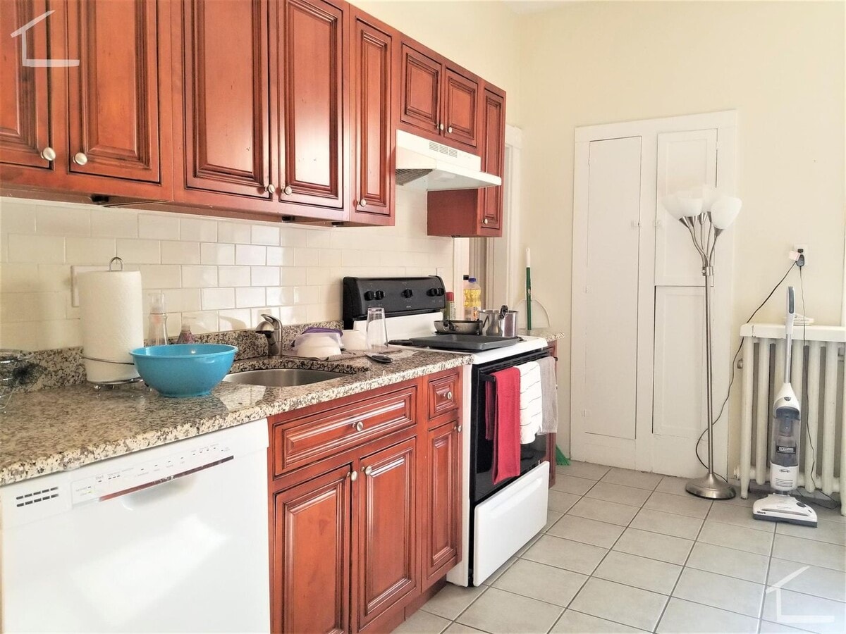 4Br/2Bth apartment available Sept. 1, 2026. Get ready for the school year NOW!! - 4Br/2Bth apartment available Sept. 1, 2026. Get ready for the school year NOW!!