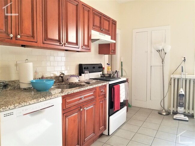 Building Photo - 4Br/2Bth apartment available Sept. 1, 2026. Get ready for the school year NOW!!