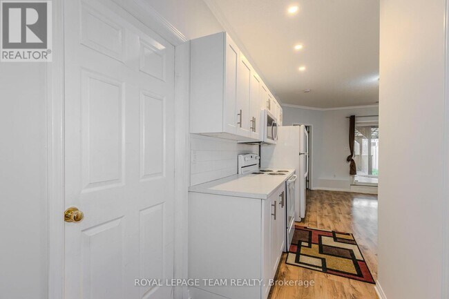 Photo - 1566 Lisbon St