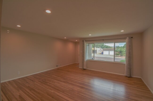 Photo - 9501 Arvilla Ave NE