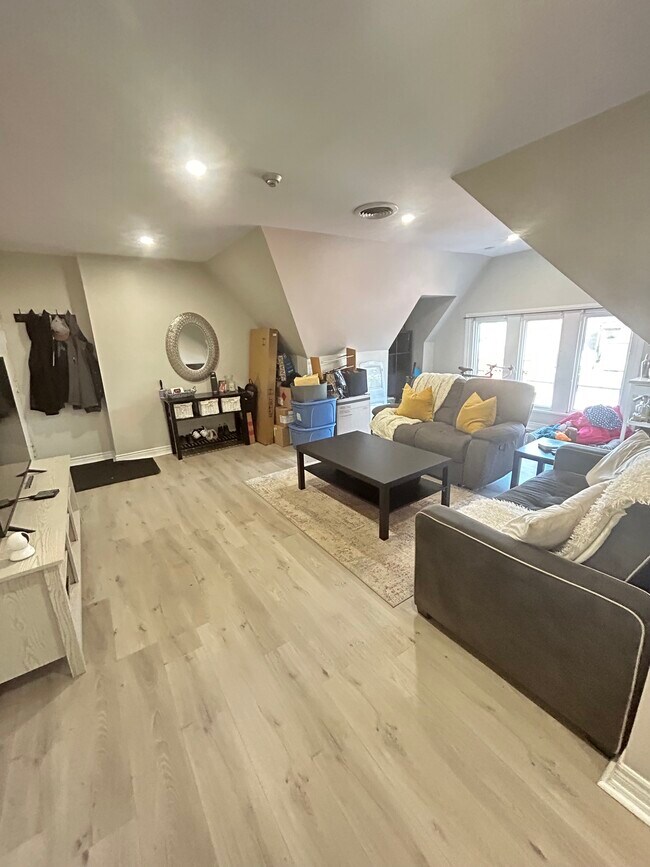 Photo - Spacious 1 Bed in Durand Unit 301