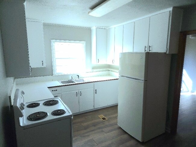 Photo - 1305 Edna Pl