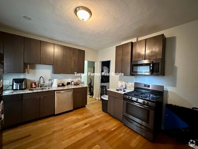 Building Photo - 109 Pleasant St Unit 1 Rental