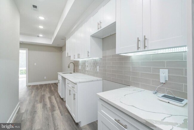 103 E Duval St Unidad 2