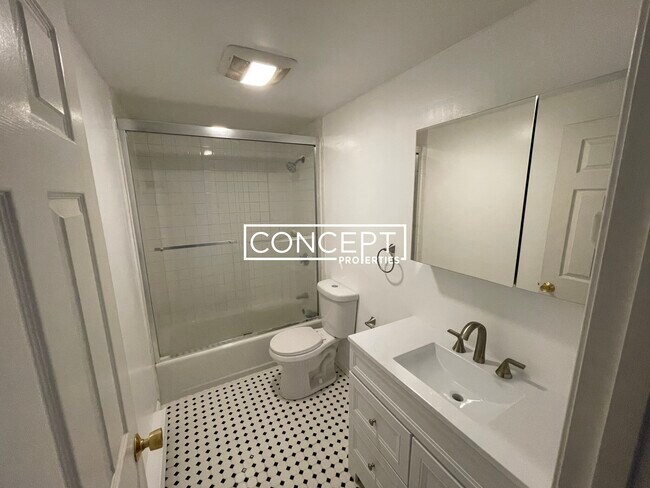 Photo - 1742 Washington St Unit 1