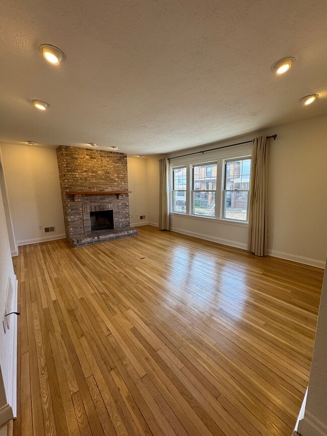 Building Photo - 301 Kambach St Rental