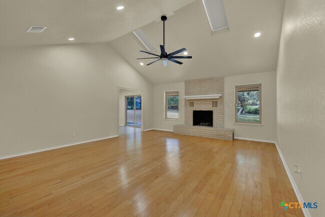 Photo - 1260 Flaming Oak Dr