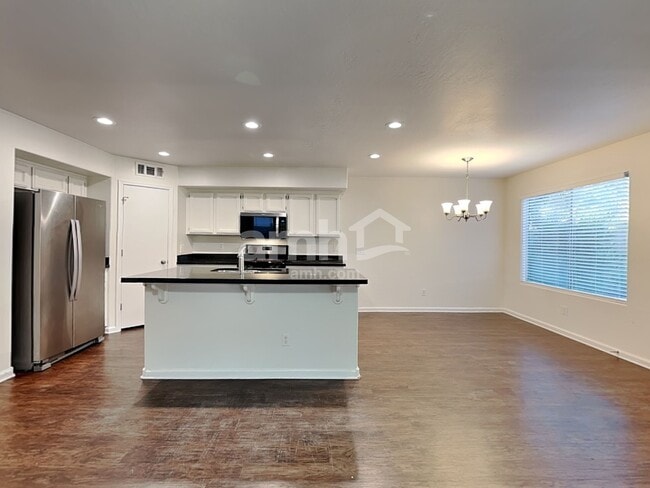 Photo - 518 W San Remo St