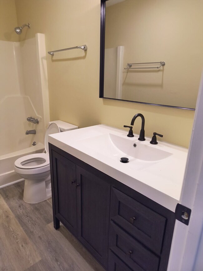 Baño - 1211 Boyer St