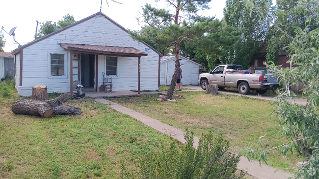 Building Photo - 207 N Van Buren St Rental