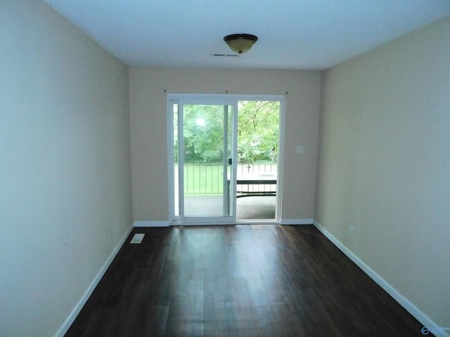 Photo - 314 Harolds Dr NW