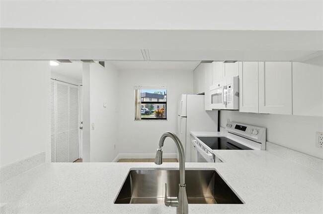 Building Photo - 141 NW 93rd Ave Unit 141