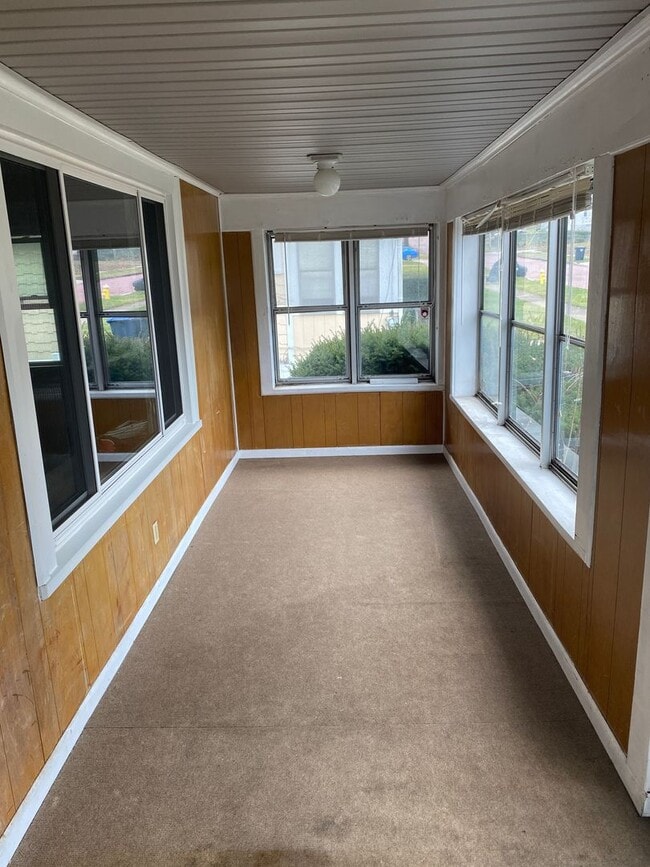 Photo - Spacious 5 - Bedroom Home for Lease in Akron