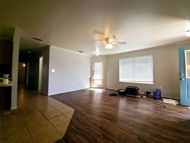 Photo - 306 N Chicago Ave