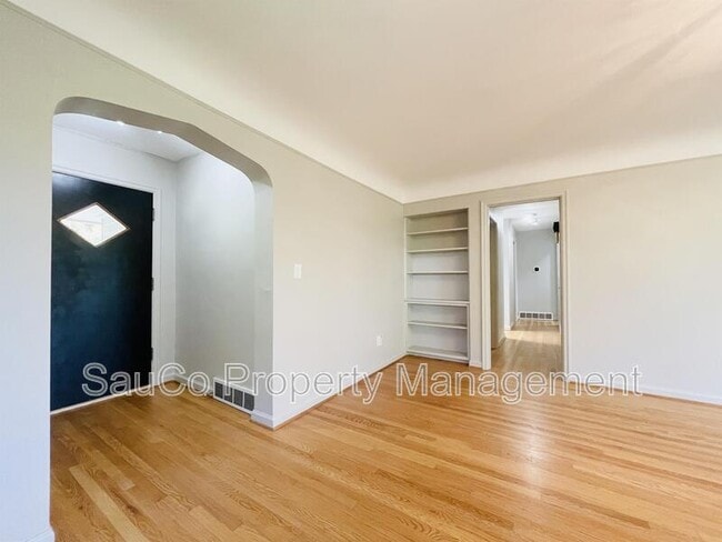 Photo - 5237 SW Burton Dr