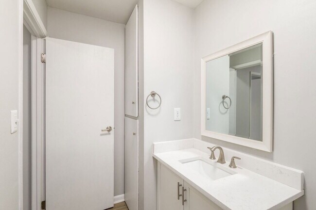 Photo - 639 Riverview Dr Unit 8