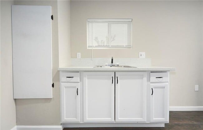 Photo - AVAILABLE NOW! LOVELY Remodeled 2 Bedroom / 1 Bath ADU in Yucca Valley! MOVE IN SPECIAL! 50% OFF ... Unit B