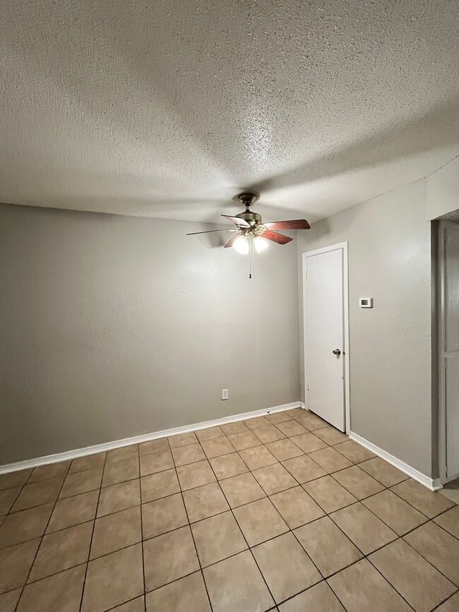 Photo - 1 Bed 1 Bath Downstairs Unit Unidad 3742
