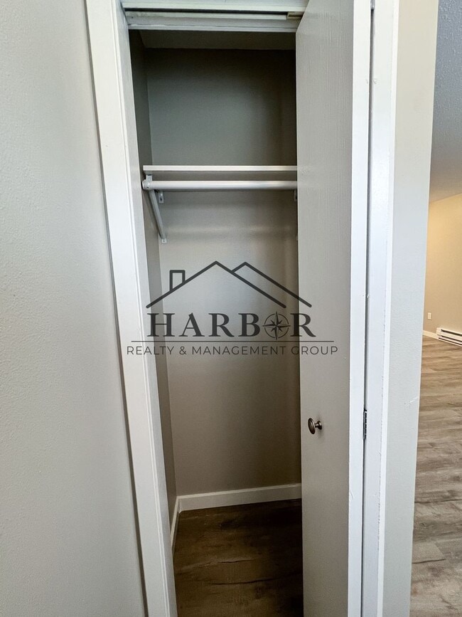 Photo - Renovated 1 Bedroom 1 Bath - SPECIAL: Lowe... Unit 610