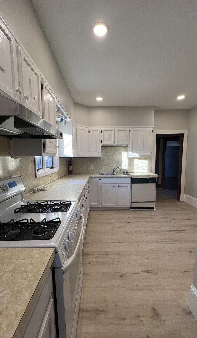 77 Pearson Rd Unit B