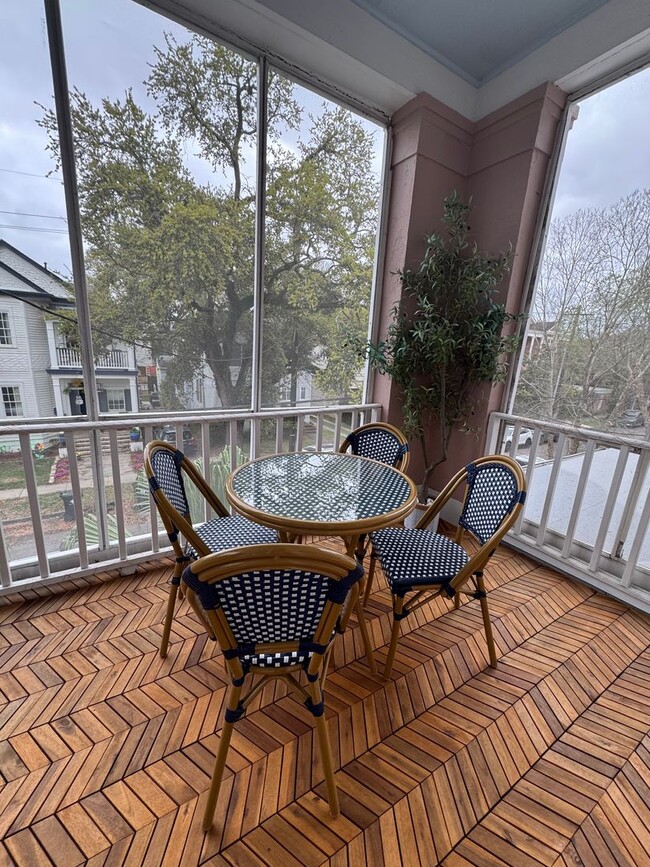 Photo - 1662-1662 Dufossat St Unit 1660