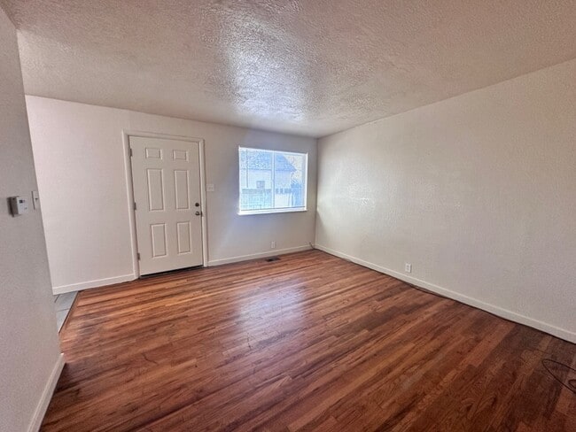 Photo - 532 N Redwood Rd Unit 1
