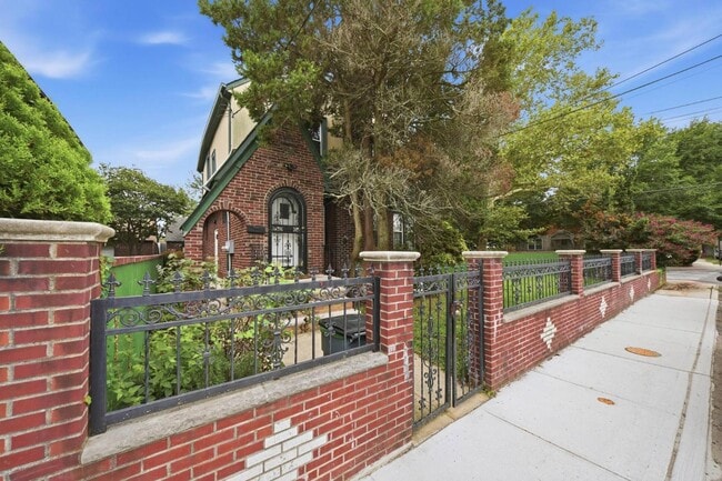 209-04 111th Ave