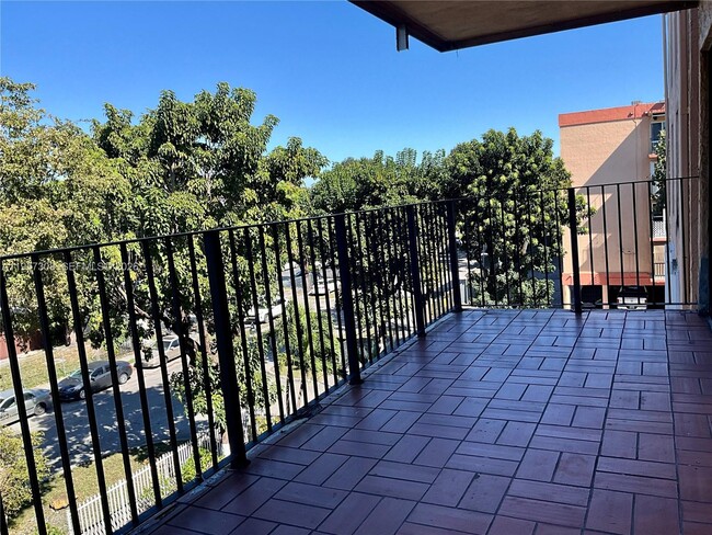 Photo - 1910 W 56th St Unidad 3302