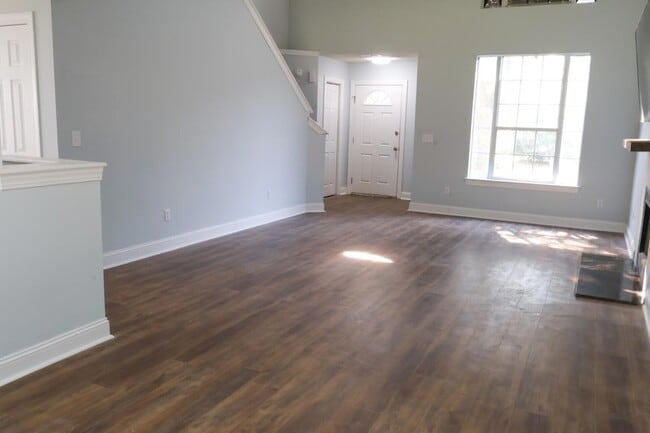 Photo - 1003 Providence Way