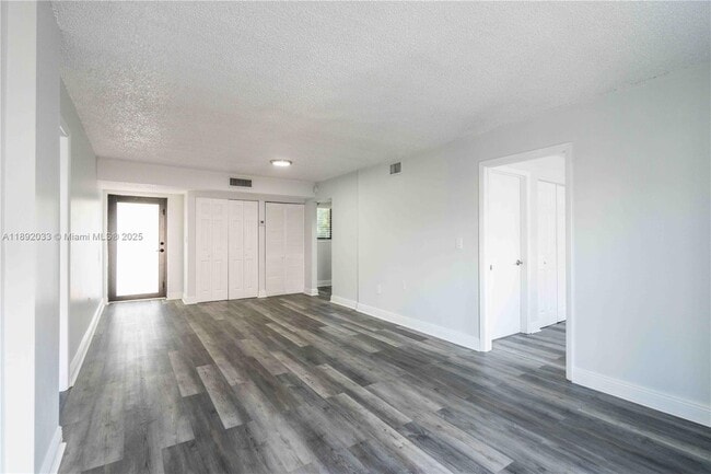 Photo - 6960 Rue Vendome Unit 204