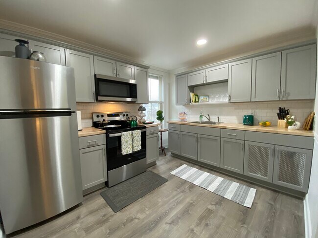 Fully Renovated Kitchen - 52 Pomeroy Ave Unit 2