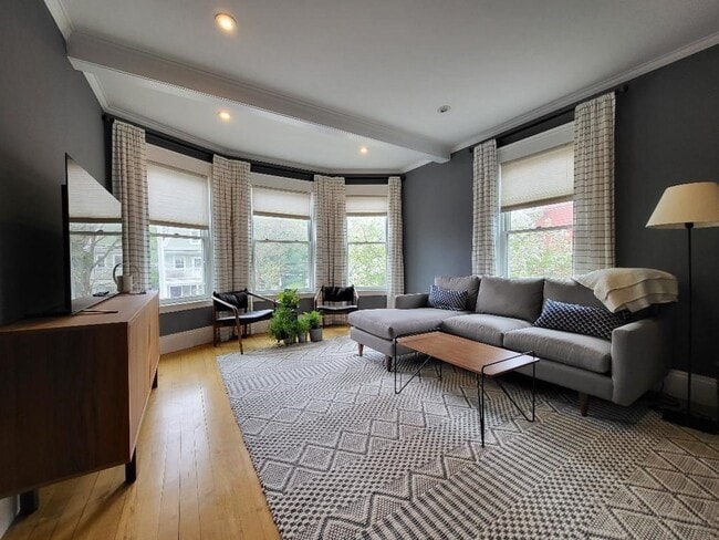 Building Photo - 503 Huron Ave Unit 5 Rental
