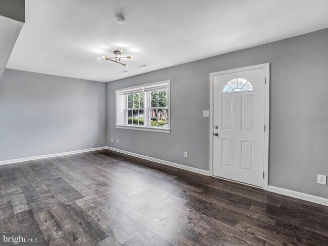 Photo - FREDERICKSBURG - NEAR DOWNTOWN AND SPOTSYLVANIA MALL!