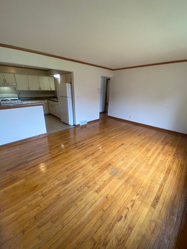 Living Room - Evergreen Terrace Apartments