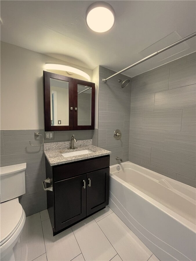 Photo - 184 N Main St